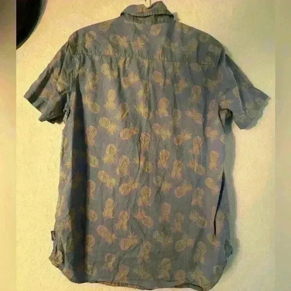 Button up Bundle - American Eagle Small & Huntington Beach large (smaller fit) - Picture 2 of 7